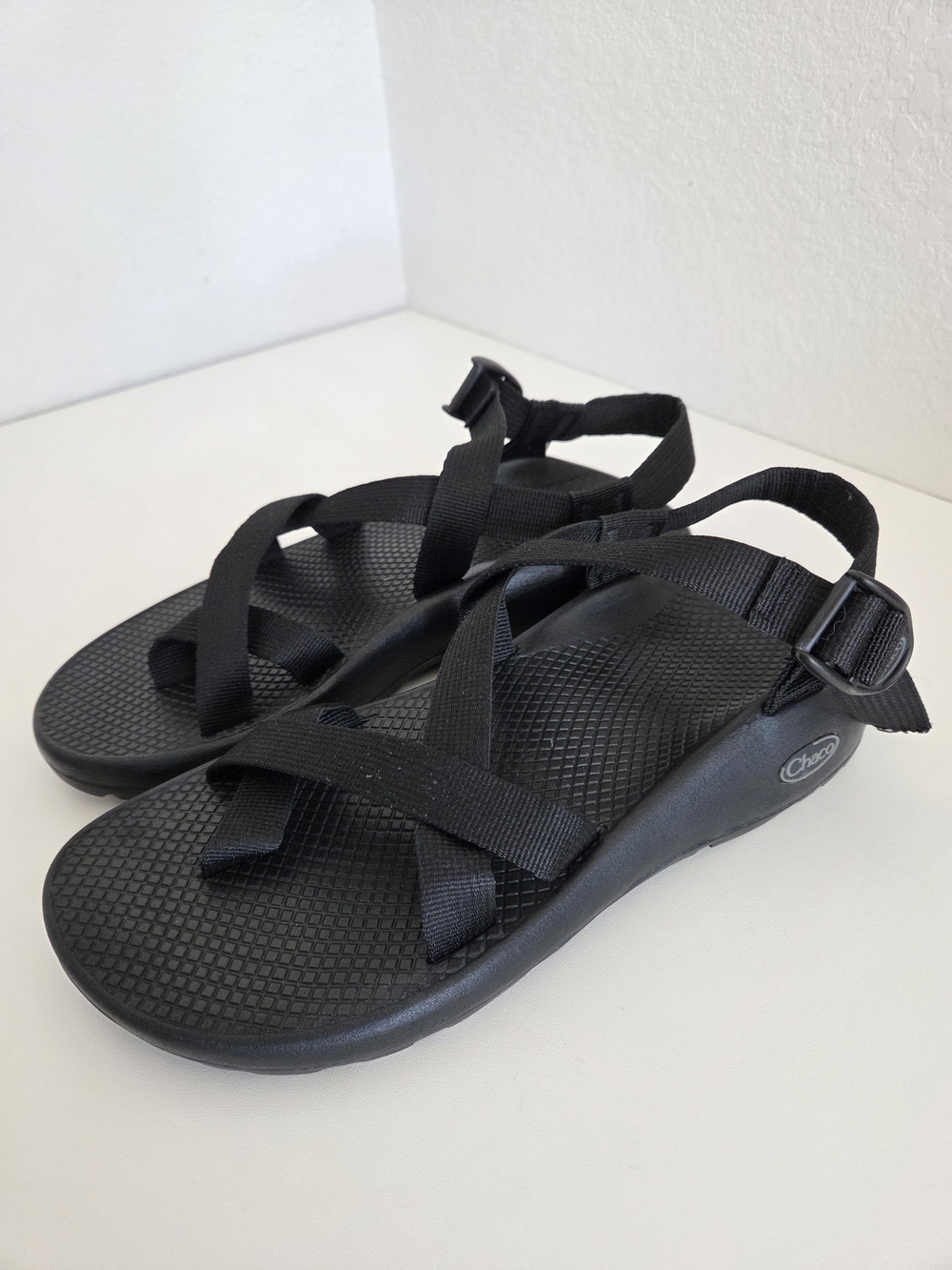Chaco Women's Z/2 Classic Sandals in solid black Size 9
